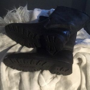 Black Gucci boots